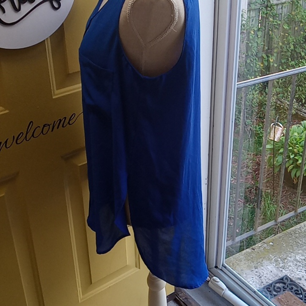 Woman's Top - Picture 3 of 3
